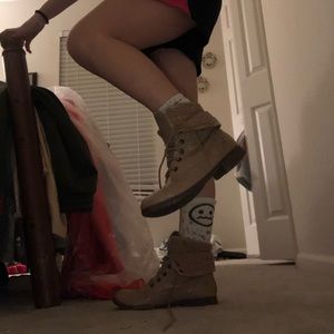 Combat boots